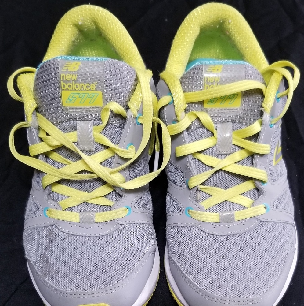 NEW BALANCE  577 running shoes